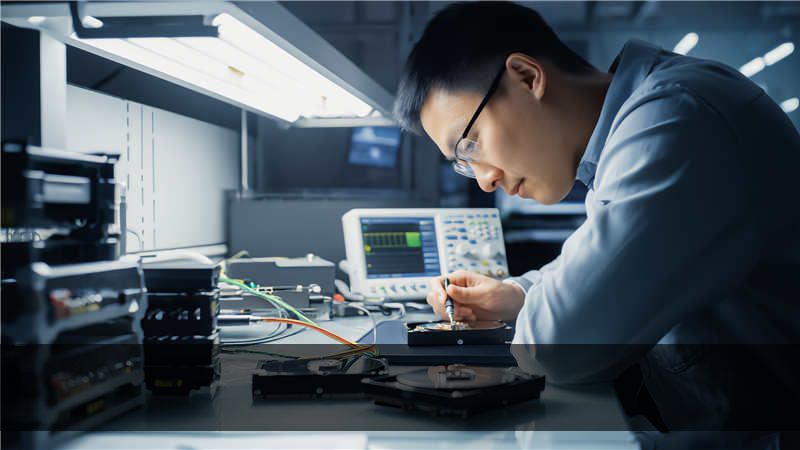 移动硬盘没法显示？工程师实战排查与数据恢复指南
